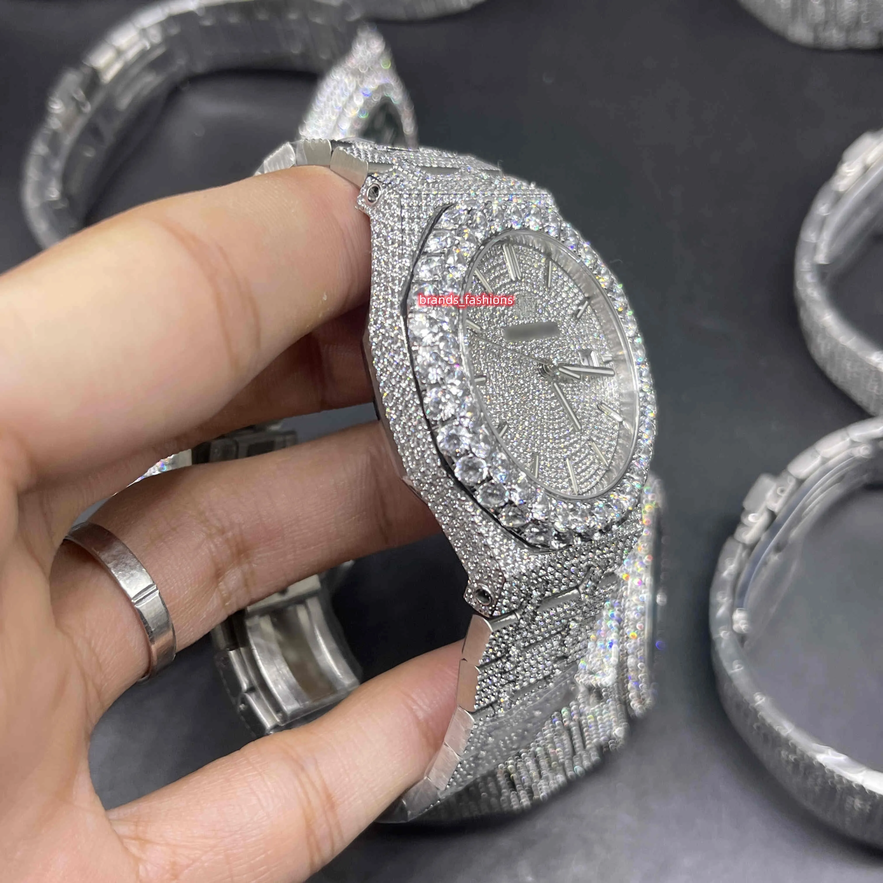 The latest men's hip hop watch in 2023 large diamond bezel top quality electroplated shiny watch CZ diamonds full diamond fac257j