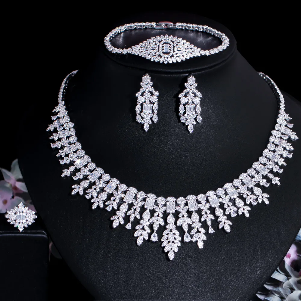 Zestawy biżuterii ślubnej CWW 4 szt. Tassel Drop Cubic Zirconia Big Wedding Bankiet Naszyjnik Dubai Białe złoto kolor kostiumowy zestaw biżuterii T600 230211