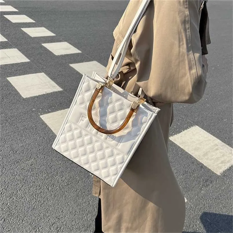 Clearance Outlets Online Capacité du sac à main Atmosphère d'été Foulard en soie Main Rouge Fourre-tout Vente tendance pour femme