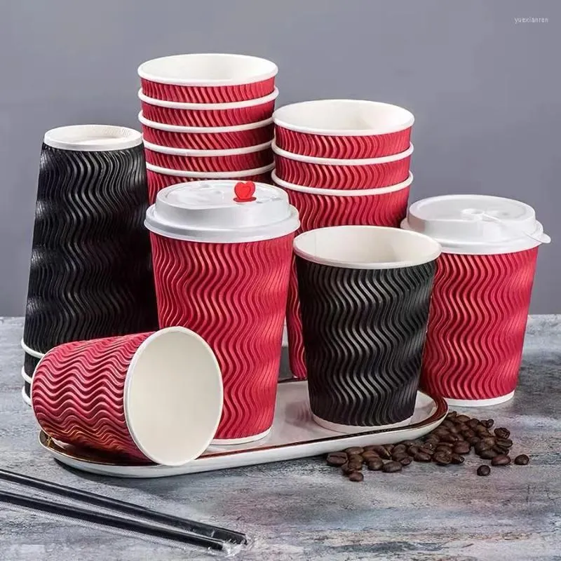 Fincan tabakları 50pcs Tek kullanımlık kahve kağıdı kalınlaşmış anti-ölçeklendirilmiş oluklu fincan süt çayı içecek kapaklı kraft