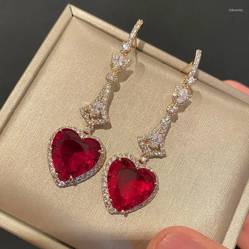 Orecchini a bottone Temperamento Tormalina rossa Glitter Diamante a forma di cuore Amore Lungo Celebrità femminili Gioielli per orecchie a vento