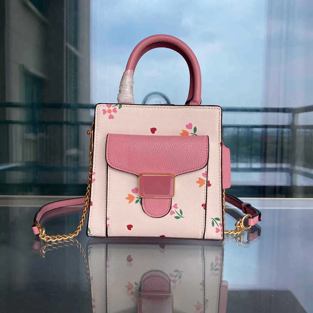 Fendi Grace Small Flip Tote Pink Calfksin – ＬＯＶＥＬＯＴＳＬＵＸＵＲＹ