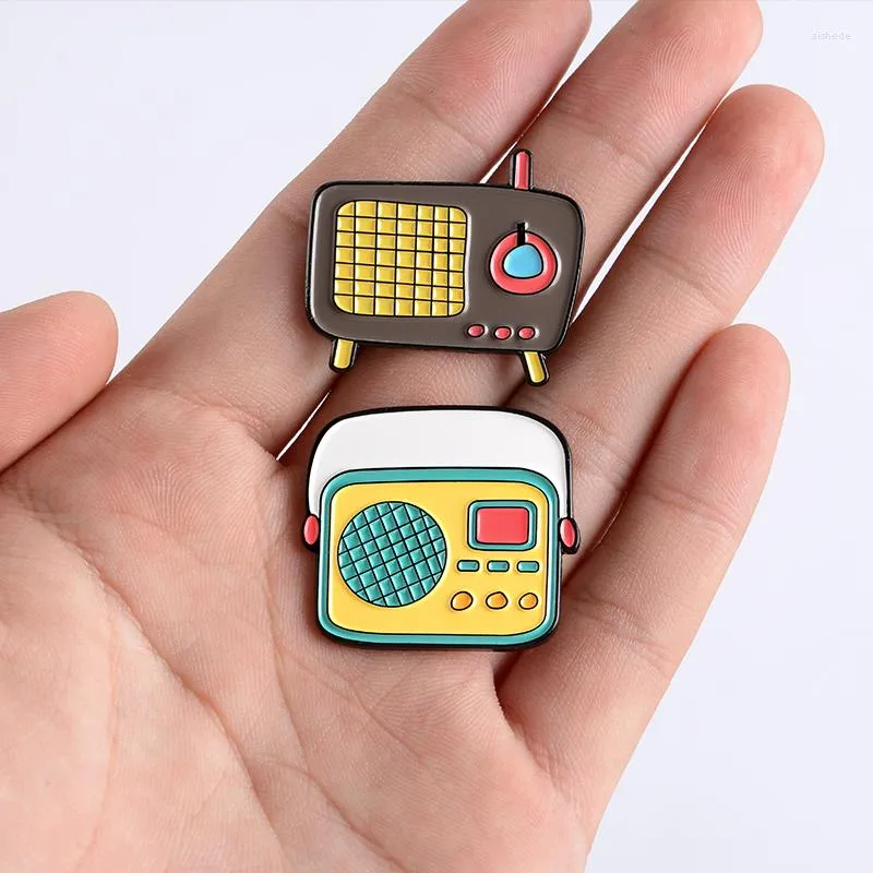 بروشز 80s '90s' Appliances Pins Pins Collection Radio TV Walkman backman clothes apel pin pin gift for friends
