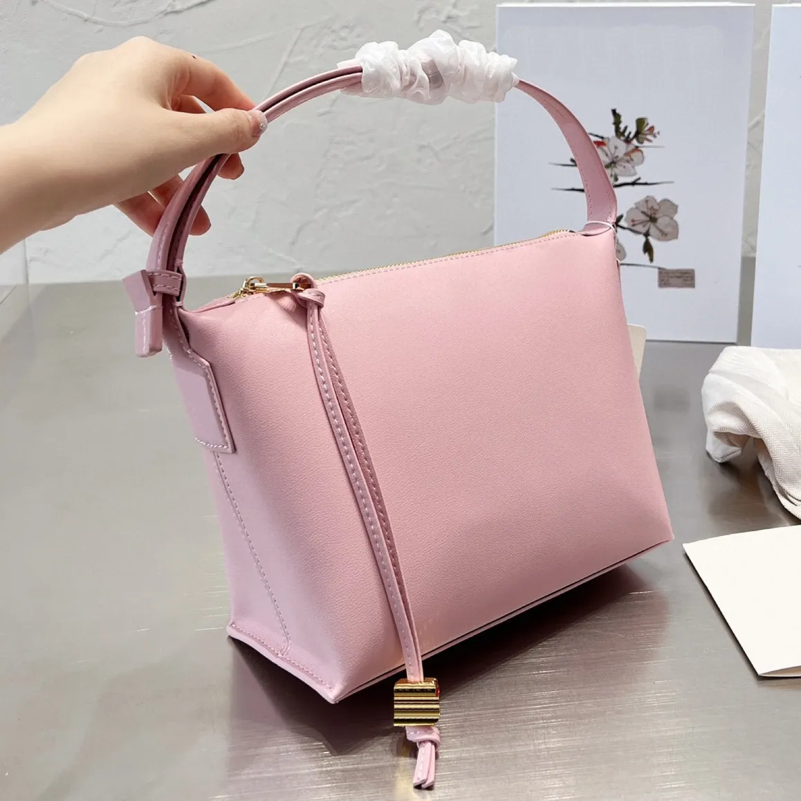 DHgate Designer Pink Leather Tote Bag for Women High Quality Handbag Fashion Classic Large Capacity Lady Solid Color Handbags Totes Bags Luggage Accessories