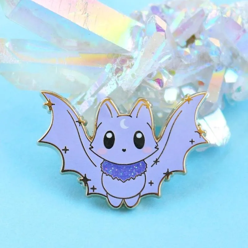 Broschen Kawaii süße Cartoon lila Fledermaus Mond harte Emaille Pin Goth gruselige Fledermäuse Metall Brosche Zubehör Tier Abzeichen Schmuck Geschenk Pins