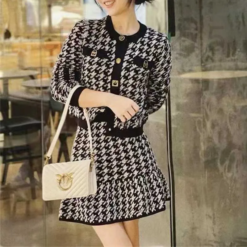 Two Piece Dress Designer 2022 Swing bird check knitted cardigan jacket ruffle skirt suit two-piece 220513 ZXD0