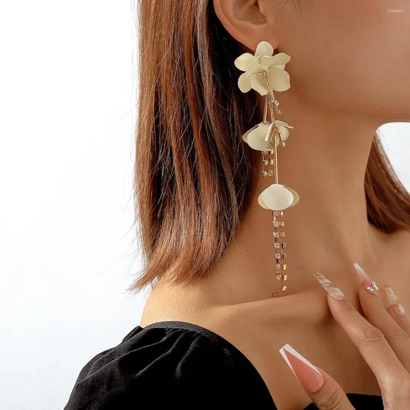 Dingle örhängen designer blomma tredimensionell lång nisch fairy claw chain rhinestone drop mode