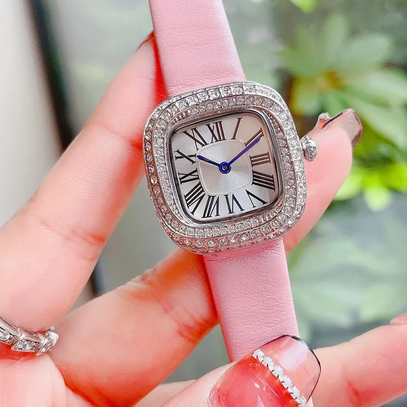 Coussin Mini Watch série importé mouvement à quartz bracelet en cuir de veau avec boucle à aiguille originale, taille du boîtier: 27.5mm