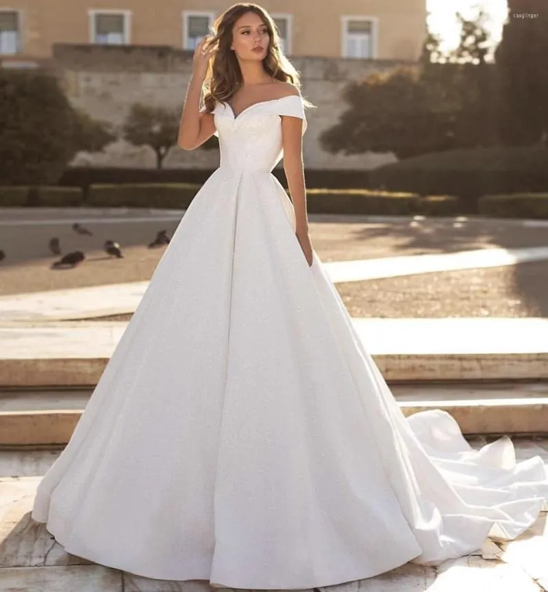 Robe de mariée Simple ligne a, épaules dénudées, effet d'illusion de cœur, bouton au dos, longueur au sol, robe de mariée sur mesure