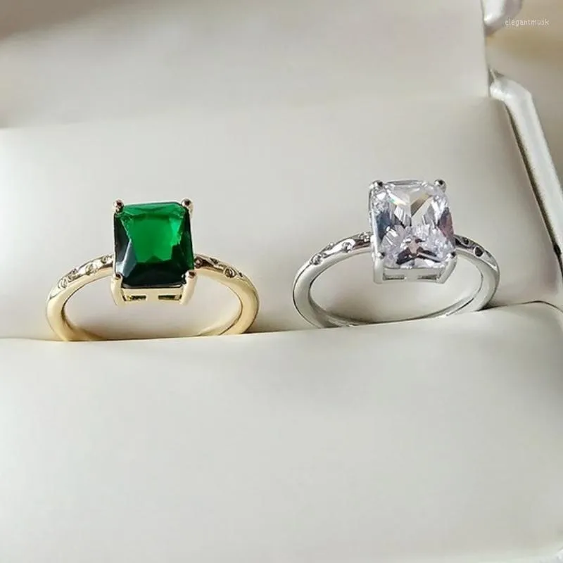 Cluster ringen prachtige luxe groene kleur geometrie zirkoonring voor vrouwen mode sieraden eenvoudige schattige esthetische vriendschap accessoires