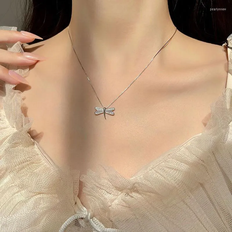 Catene Collana in argento sterling 925 con zirconi a forma di libellula lucida Catena a clavicola a forma di animale squisita Gioielli di moda di lusso leggeri da donna