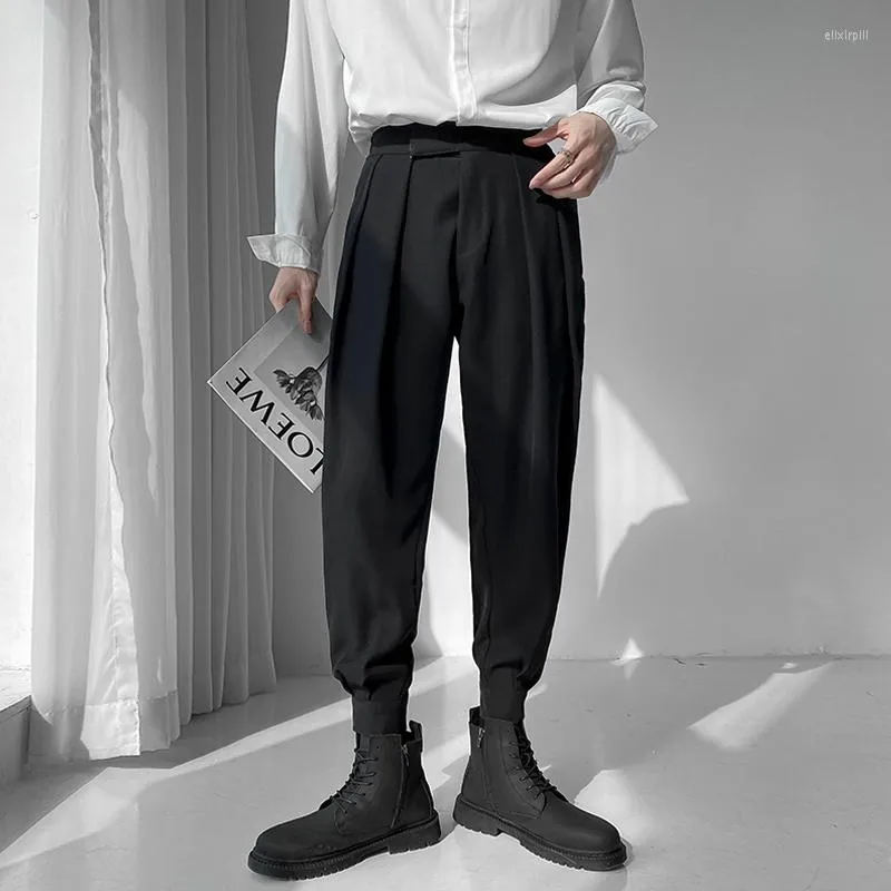 2023 Fashion Mens Harem Pleated Walking Trousers Black White Elastic Waist Tapered British Style Casual Joggers Pants From Elixirpill 30.62 DHgate.Com