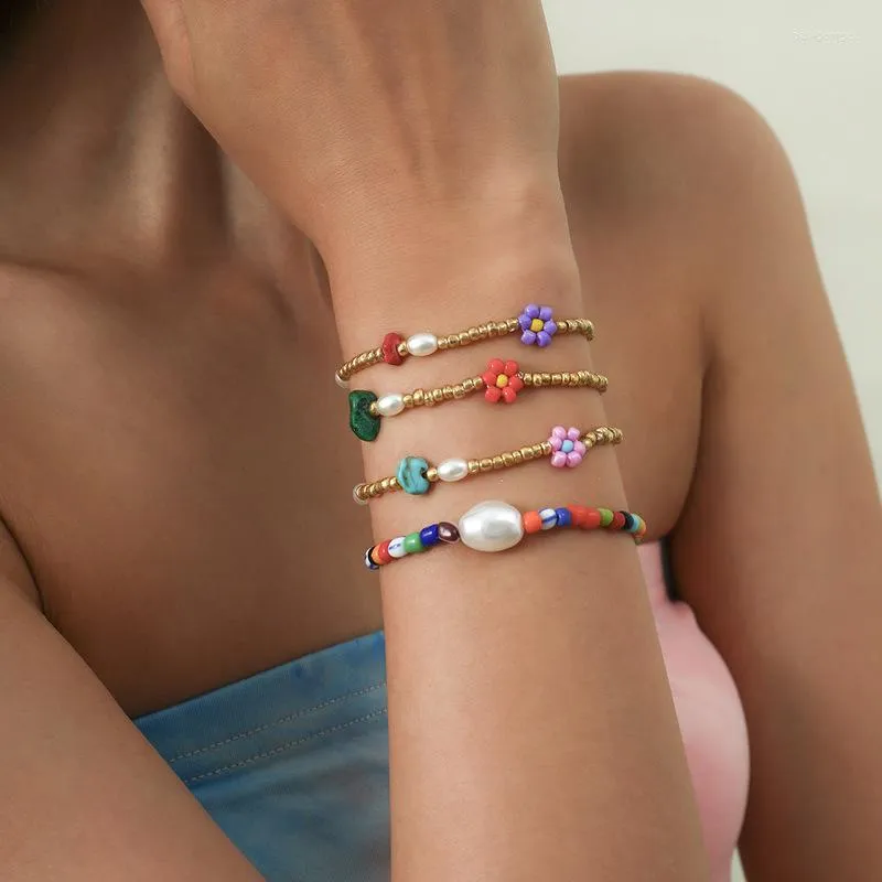 Strand Origin Summer Sweet Multicolor Daisy Simulation Pearl Beaded Charm Armband för kvinnor Oregelbundna stensmycken