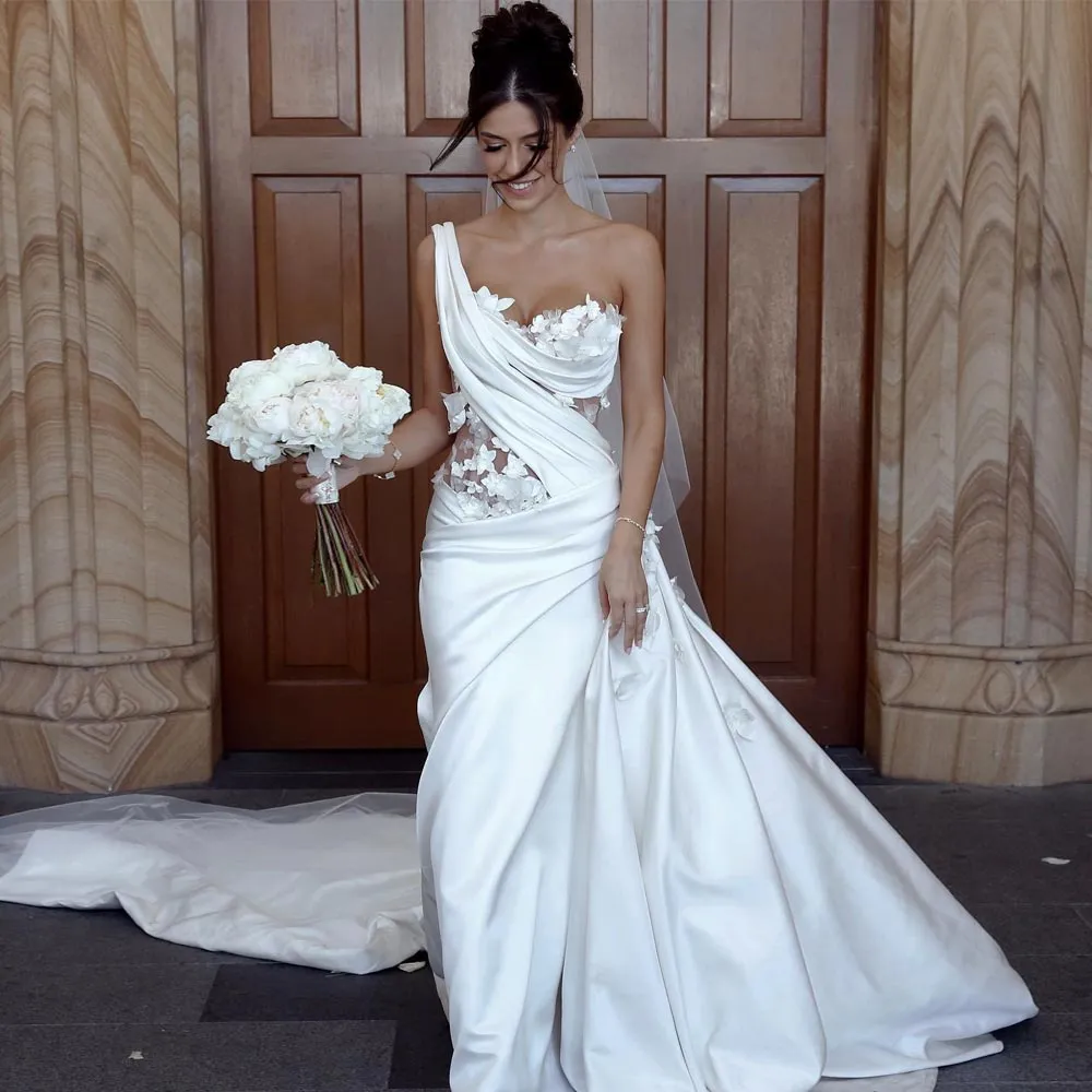 Deslumbrantes vestidos de noiva sereia 3D apliques vestidos de noiva um ombro decote capela plissado trem cetim plus size vestido de novia