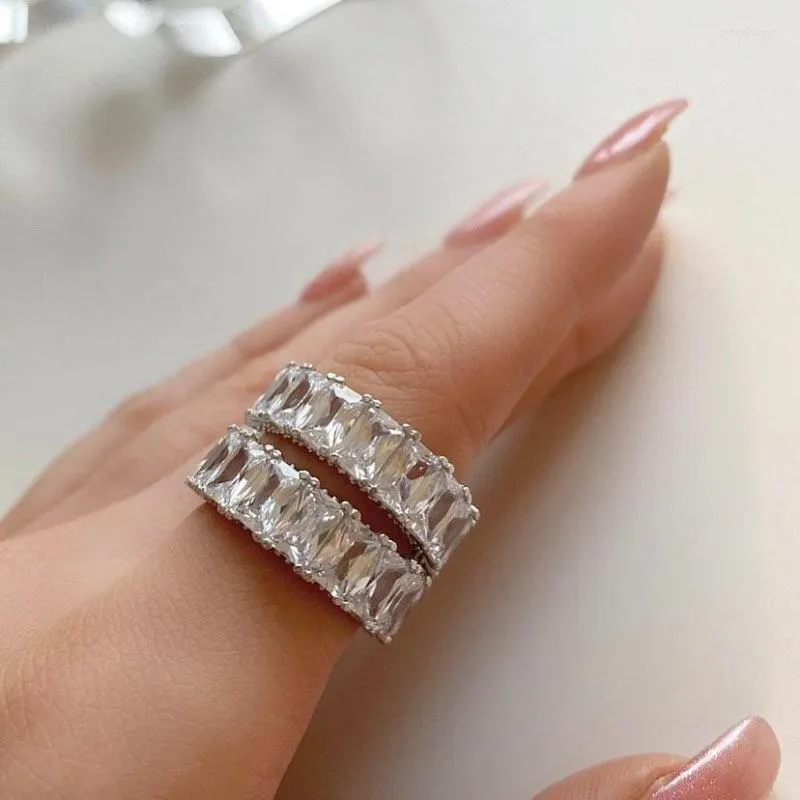 Bröllopsringar Trendiga design Evighet Löfte Ring asfalterad österrikisk CZ Zircon Round Engagement Band för kvinnor män finger smycken