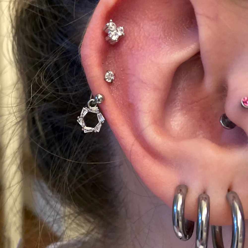 2024 Edelstahl Minimaler Kristall CZ Sternohrstolzen Ohrring Frauen Hoop Helix Tragus Knorpel Conch Daith Piercing Schmuckohrringe für Frauen