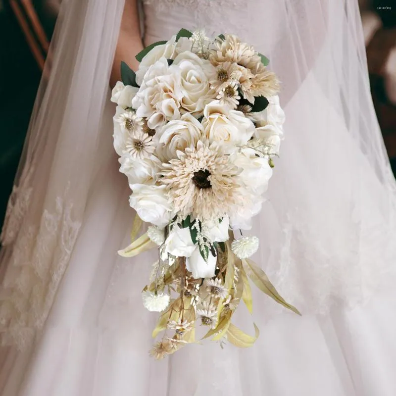 Fiori decorativi Bouquet da sposa Colore crema Girasoli rosa Margherita e foglie artificiali per decorazioni di festival di nozze
