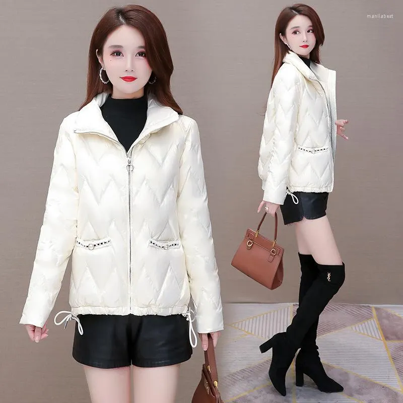 メンズダウンジャケットの女性用ライトと暖かい2023冬のウェア韓国語バージョンスリムなファッション年齢削減ホワイトダックコート