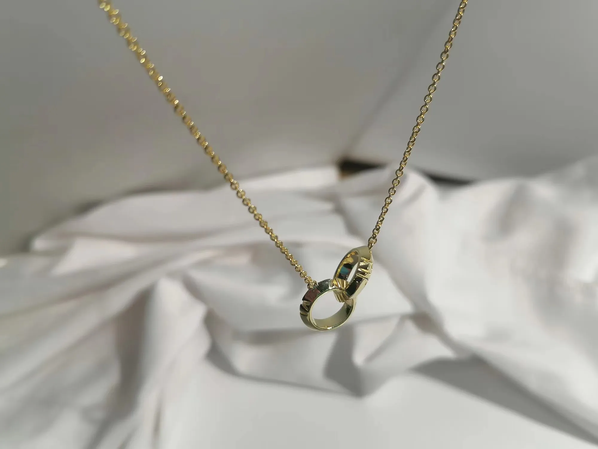 Сердце ювелирные изделия серебряная золотая цепочка с бриллиантовыми подвесными теннисными ожерельями навязывают 18 тыс. Подарок для оборудования.