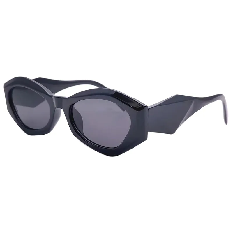 Designer solglasögon för kvinnamodstil skyddar UV400 -linsens ursprungliga glasögon generös avant garde stil män och kvinnor utomhus sport solglasögon med låda