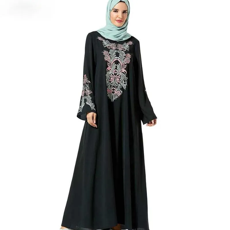 Etniska kläder 2023 Muslimsk värdiga och bekväma stor storlek Kvinnaklänning har växtbroderier Arabian Abaya Dubai