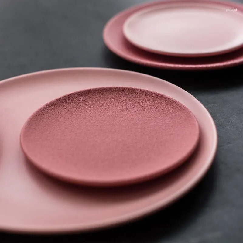 Płytki ceramiczne zastawa stołowa matowy różowy talerz zachodni makaron prosty styl stek el restauracja