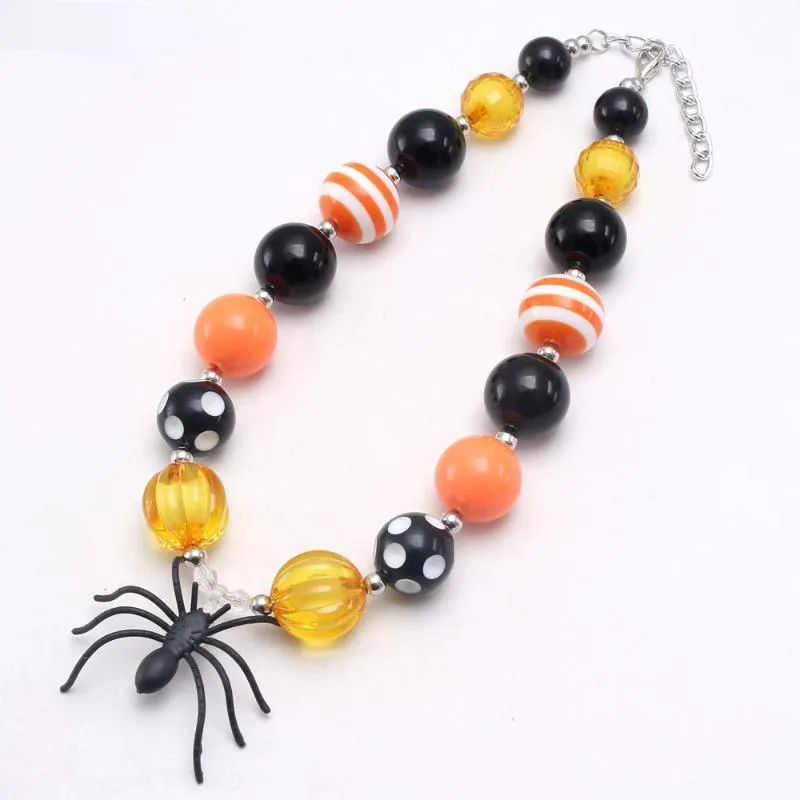 Choker Chokers 2023 Punk Goth Plastic Spider Hangketting voor Halloween Ongebruikelijke nekketen Vrouwen Kinderen kleurrijke dikke kraal sieraden