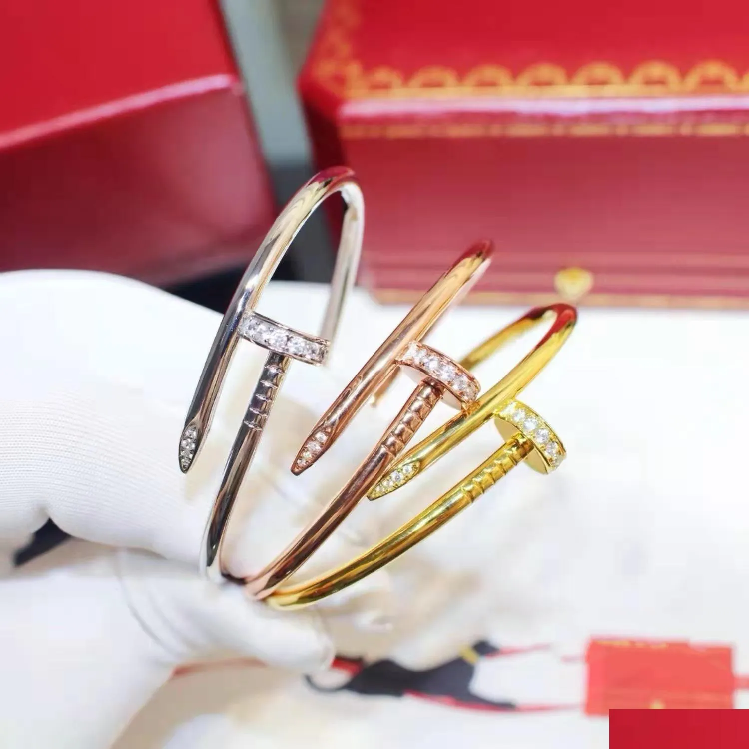 Andra armband Fashion Designers Charm Bangle smycken Högkvalitativ klassisk Mens Armband Non Fading Jewelys Gift for Men and Women DHGFI