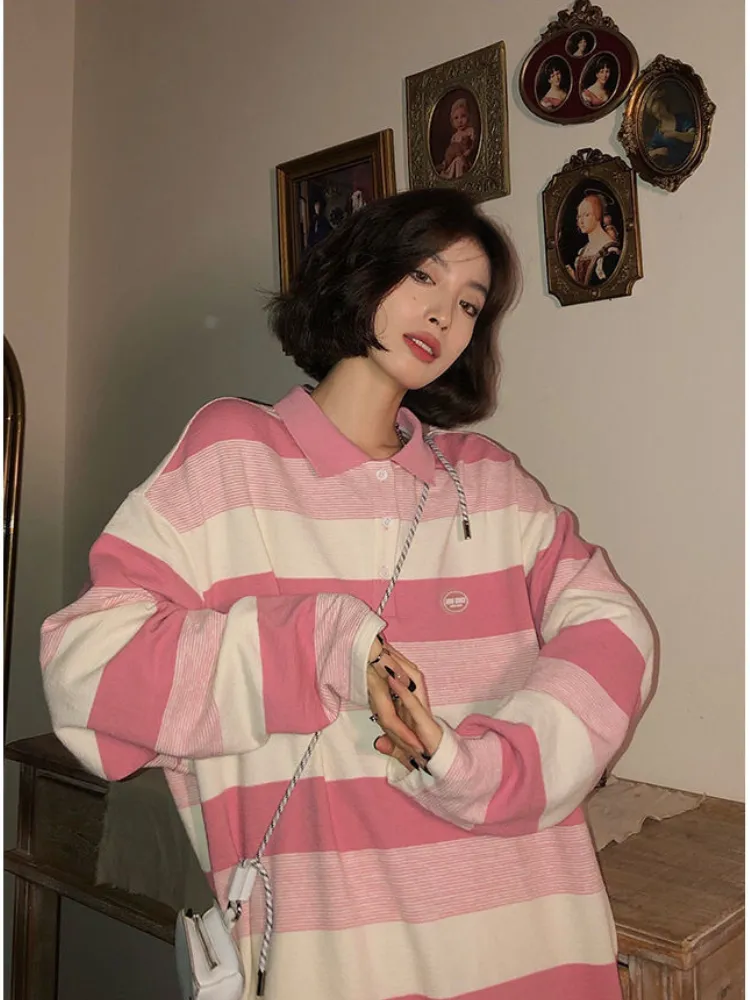 女性のTシャツディープタウンピンクストライプTシャツ韓国韓国ファッション特大の長袖Tシャツカワイイプレッピースタイルベーシックティー230214