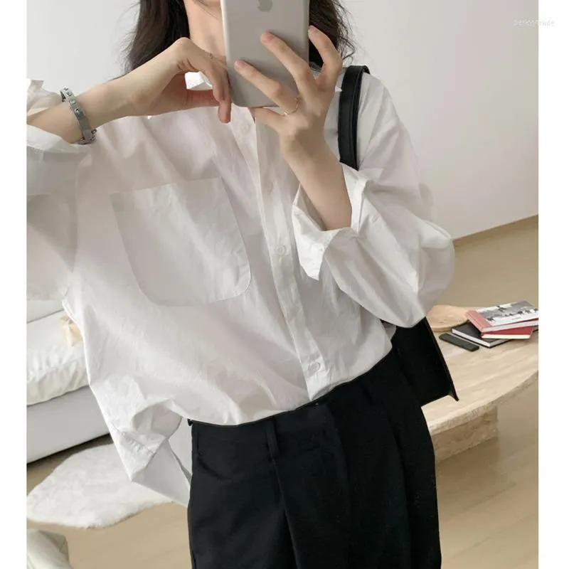 Blouses Femmes Style minimaliste Ins Chemises blanches Femmes Casual Lâche Manches longues Femme BF Haut Bas Hem Streetwear Tops Poches de printemps