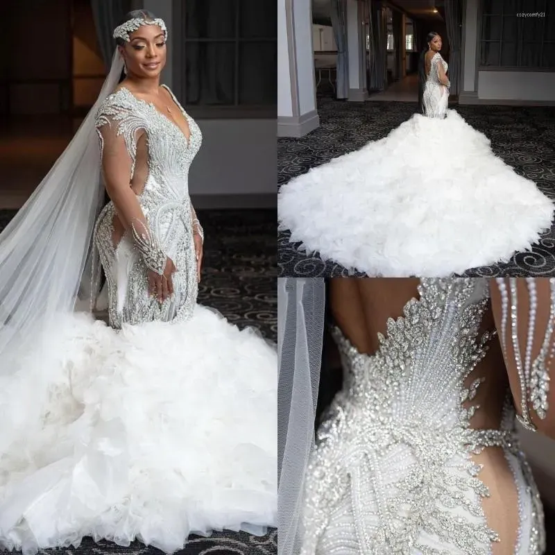 2023 luxe sirène robes de mariée robe de mariée cristaux perlés manches longues volants col en V profond chapelle train sur mesure robes de novia plus la taille