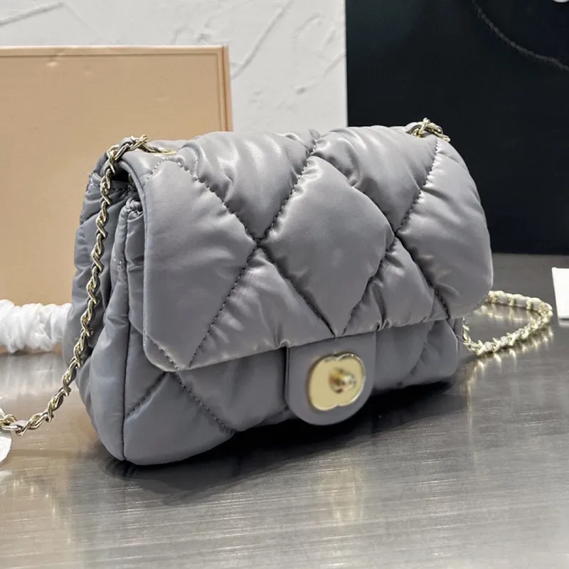 Designer Dam Quiltad Vadderad CF Crossbody-väska Frankrike Lyxmärke C Lammskinn Soft Cloud Läder Mini Flap Handväska Dam Cross Body Weave Chain Axelväskor