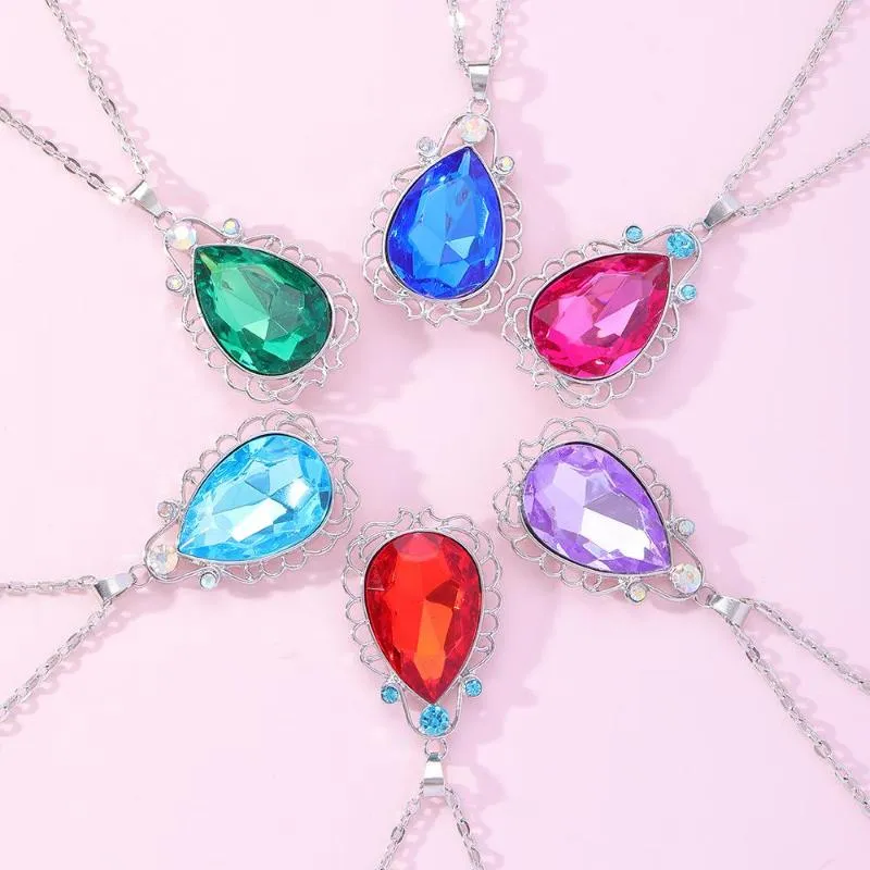 Collane con ciondolo Collana di cristallo a forma di cuore di lusso per donne Ragazze Bohemian Elegant Princess Teardrop Stone Choker Chain Gift Jewelry