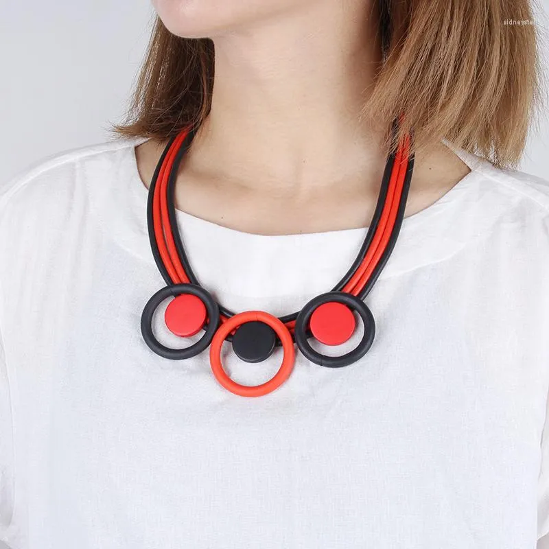 Collier ras du cou à breloques multicouches pour femmes, chaîne de cou, pendentif en perles de bois rouge, bijoux de décoration de Style gothique, 2023