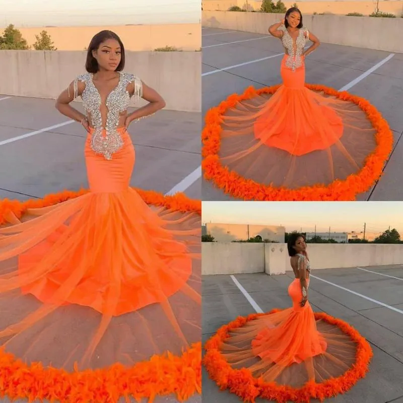 Party Dresses Orange Mermaid aftonklänningar Crystal Beading Top Feather Sweep Train Prom Dress Sexig Backless Black Girls Pageant Wear Robe