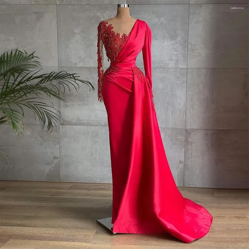 Robes de soirée de luxe perles cristal gland satin sirène bal col rond manches longues robe de soirée plis Dubai femmes