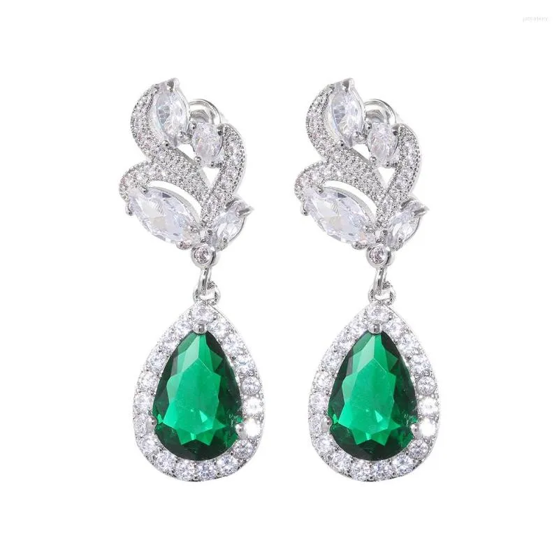 Studörhängen Bettyue Fashion Statement Elegant Cubic Zircon Earring Waterdrop Shape Design för kvinnlig modern stil Bankett Noble Jewelry