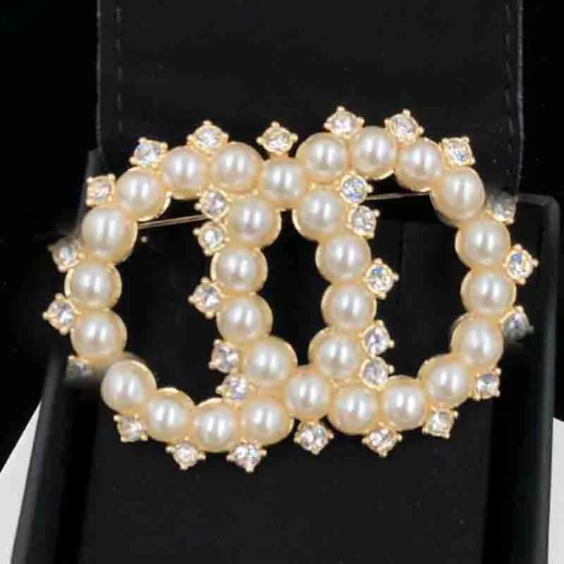 23ss Classic Brooches Women Designer Jewelry Womens For Party Brooch New Designers Pearl Pins Street Fashion With Diamonds Gold Pin Mens