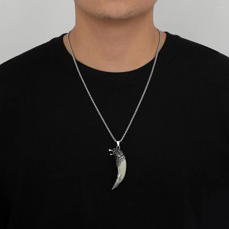 Chains Fashion Personality Dominant Wolf Teeth Pendant Stainless Steel Chain Titanium Punk Cool Necklace Male