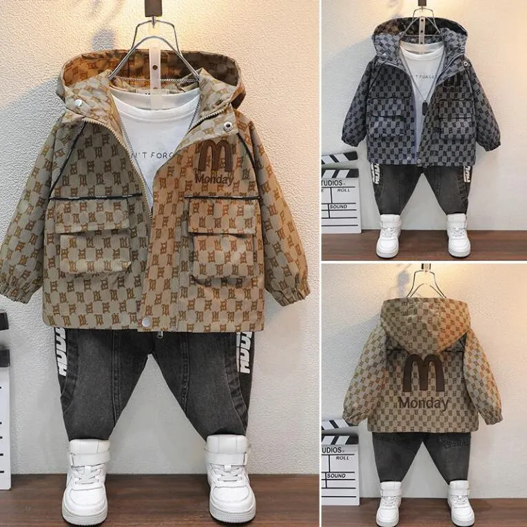 キッズデザイナージャケット男の子の女の子スプリングフード付き月曜日の刺繍ウィンドブレイカージャケットチルドレンコート