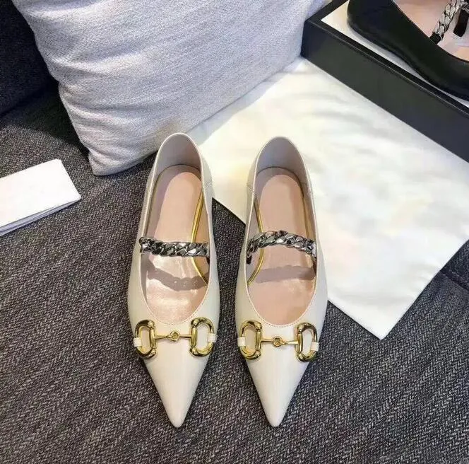 Designer Metal Chain Pointed Dress Shoes Sandaler Fashion Women's Shoes Flat 100% Authentic Mule Princess Stepping On Lazy Cowhide Leather Letters Casual Shoes.