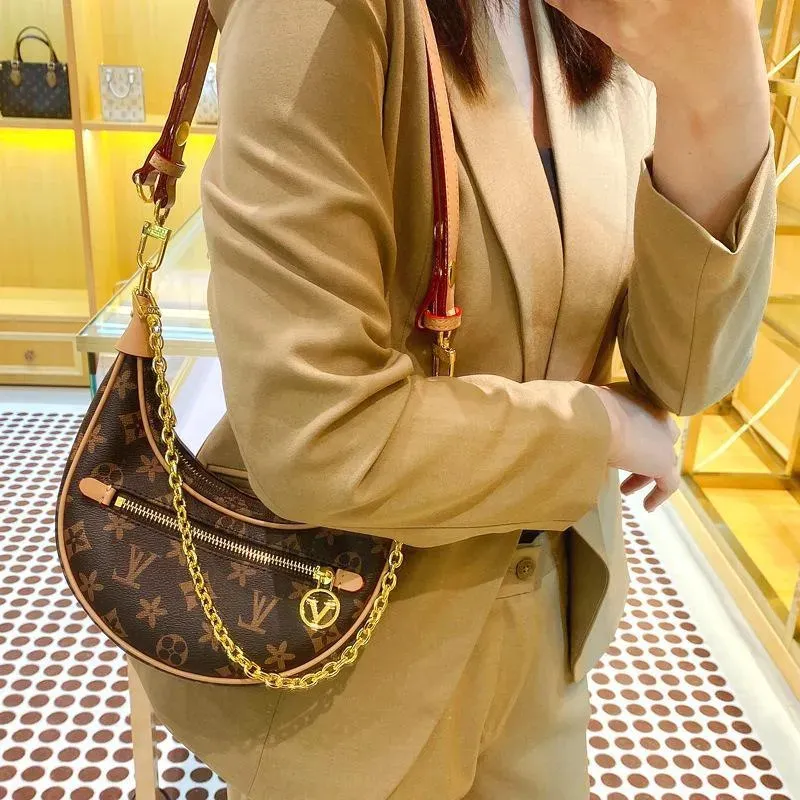 Luxury Designer Croissant Loop Half Moon Bag With Metal Luxury Designer Croissant Loop Half Moon Bag With Metal