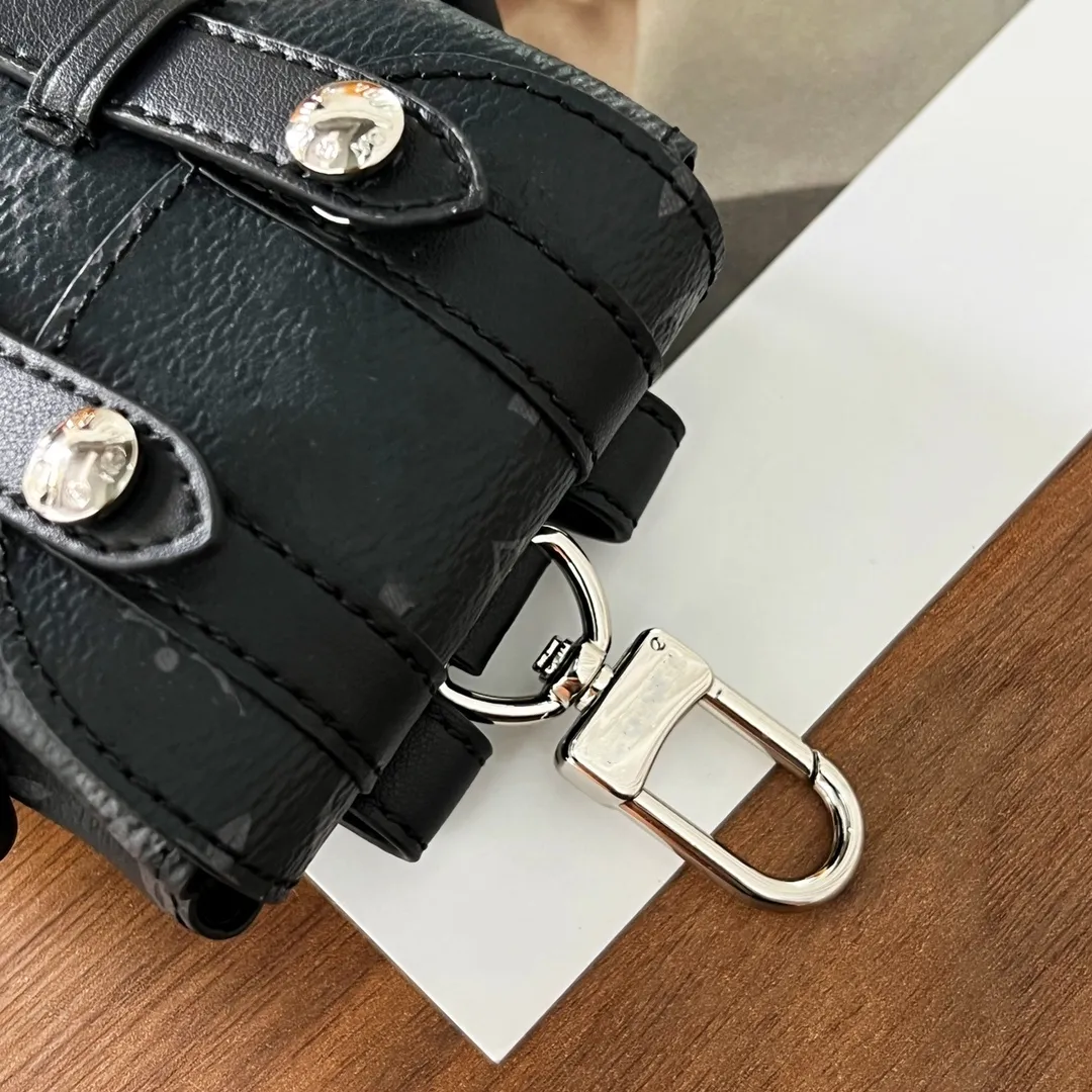 Limited Edition Letter Unisex Key Wallet Clutch Bags Luxury Brand Mini Backpack Keychain Coin Purses Brand Men`s and Women`s Couple Shoulder Bag Totes Hanging Pendant