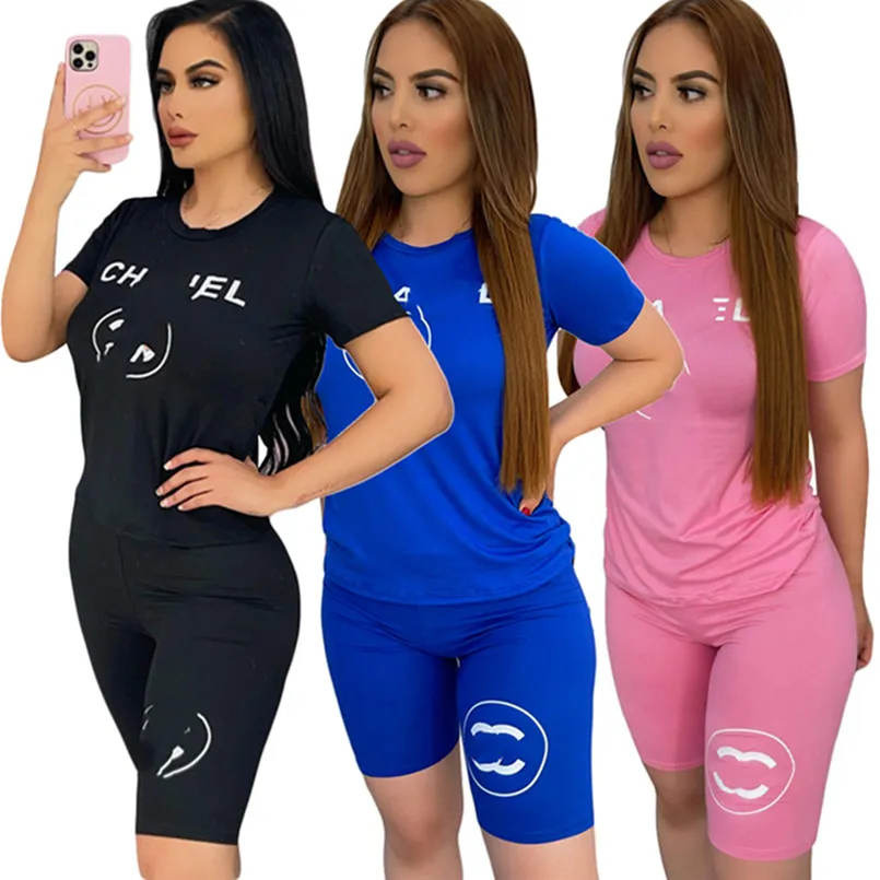 2024 Tasarımcı Jogger Takım Marka Takipleri Yaz Kadın Kıyafetleri İki Parça Set Kısa Kollu T-Shirt ve Şort Günlük Fitness Spor Giyim Siyah Twetsuits 5478-5