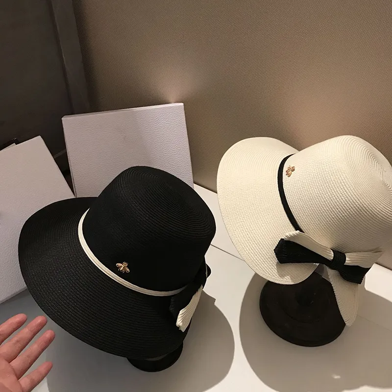 卸売幅の広い縁取りバケツの帽子の女性デザイナーのストローキャップ