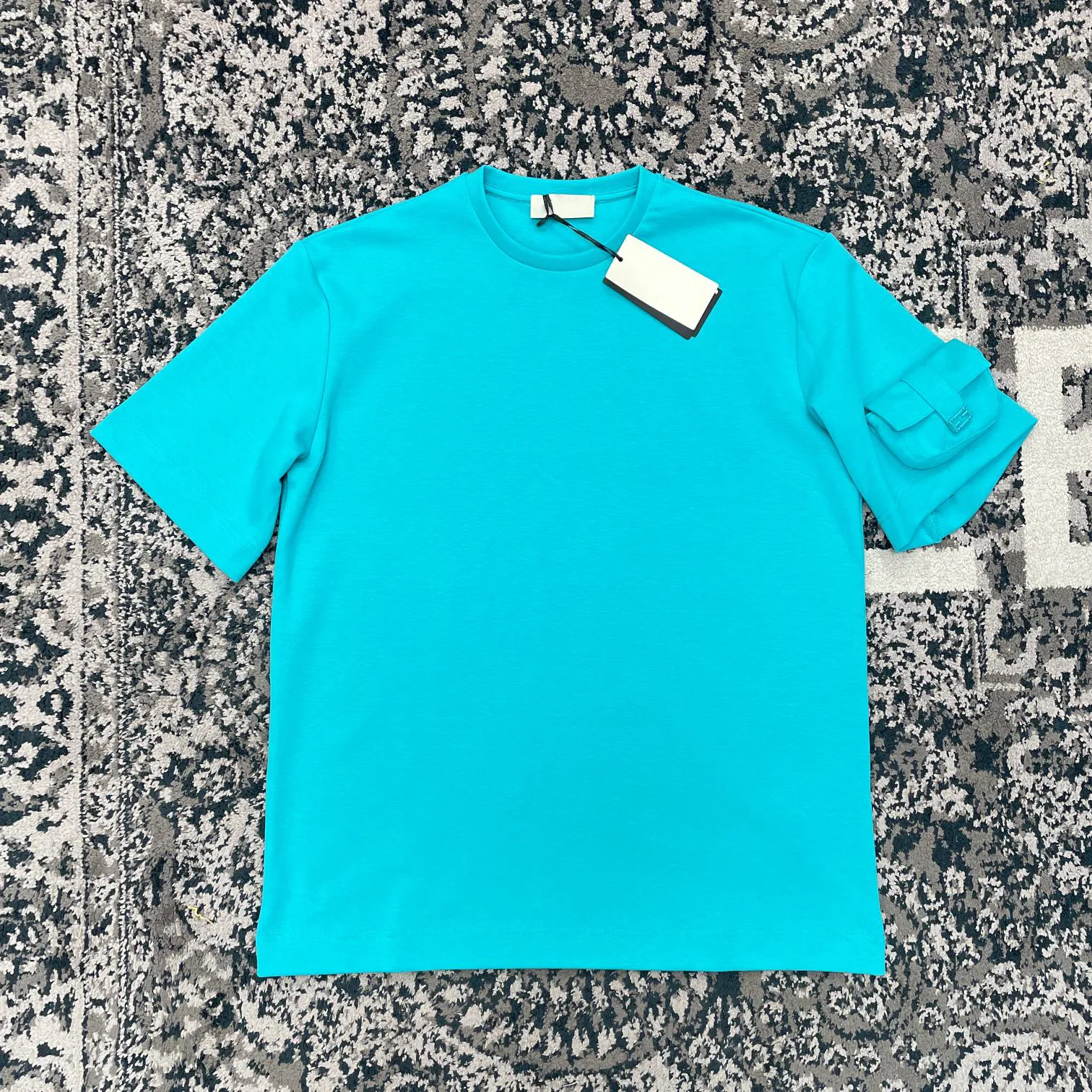 Sommer 2023 Neues Designerhemd Hochwertiges Taschendesign Europäische lockere Version der Mode Herren-T-Shirts_voghion.com