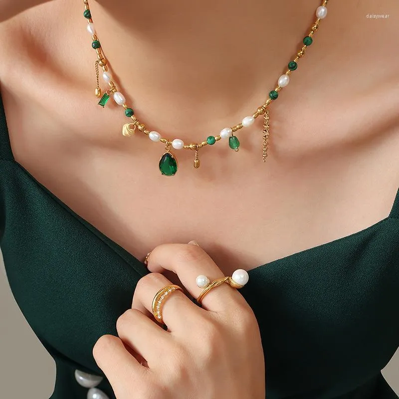 Collane con ciondolo Elegante signora Luxury Green Cubic Zirconia Collana con catena in pietra naturale di perle Gioielli fatti a mano in acciaio inossidabile di moda