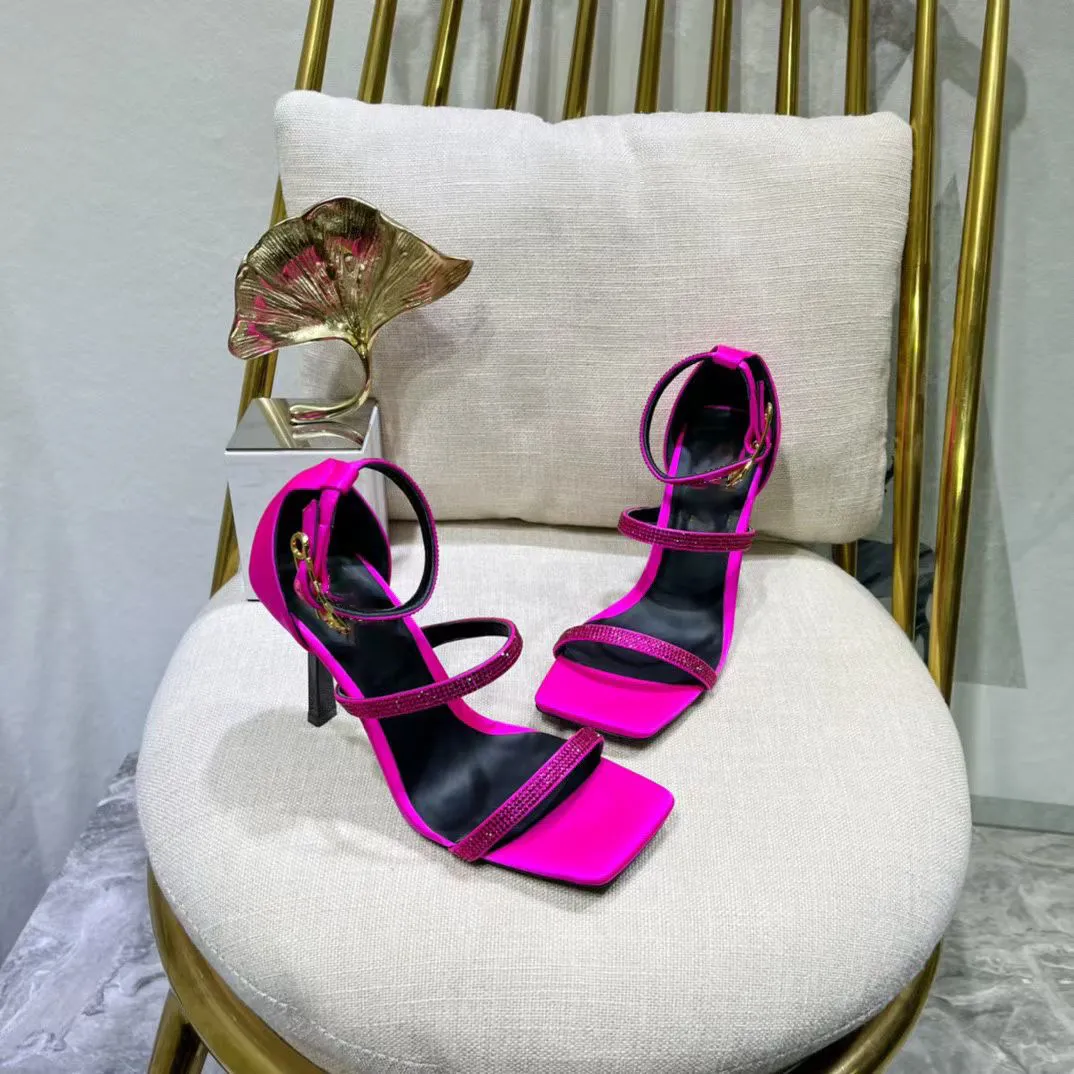ny stil Europas kvinnor skor sandal senaste kvinnors h￶gklackade tofflor mode fisk munskor specialformad guldknapp strass design sexig flerf￤rg