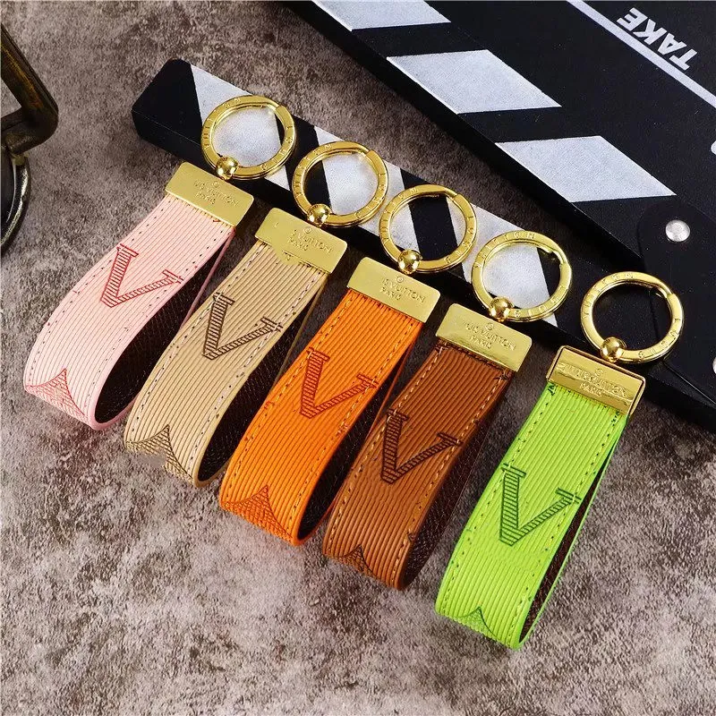 2023 Keychains Key Chain Buckle lovers Car Keychains Handmade Leather Keychainss Men Women Bags Pendant Accessories 10 Color AAAAA