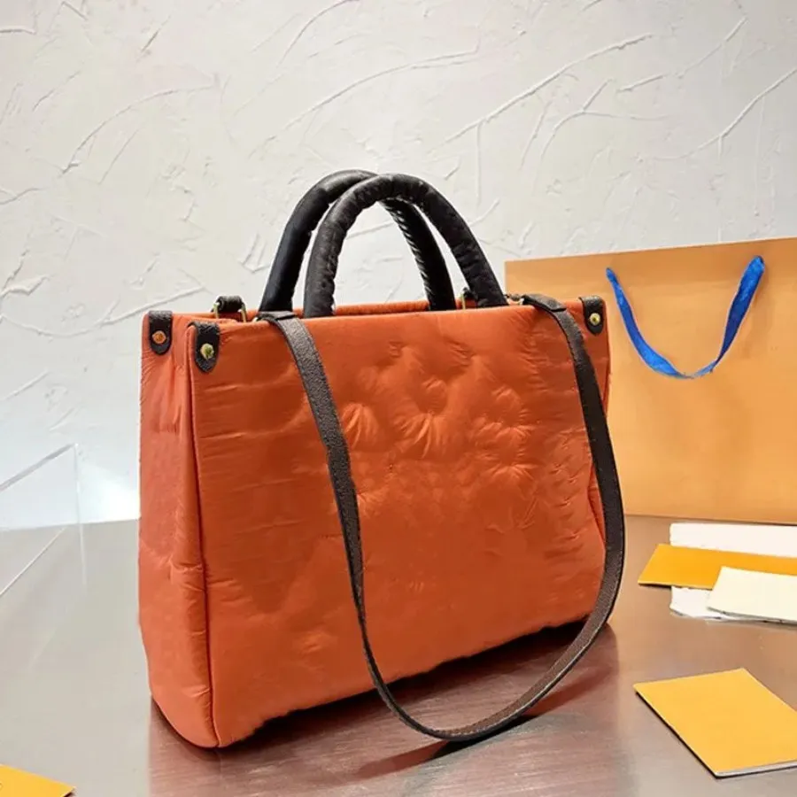 Borsa tote di moda Borse per la spesa di grande capacità Donna Puffer di qualità imbottito in cotone Borsa per laptop Borsa a tracolla di lusso Borsa da viaggio morbida Duffe firmata